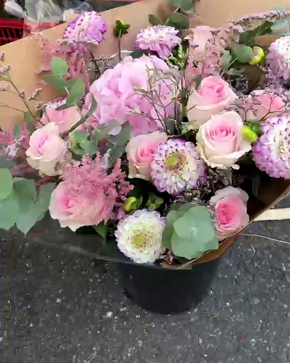 Roses, dahlias et hortensia